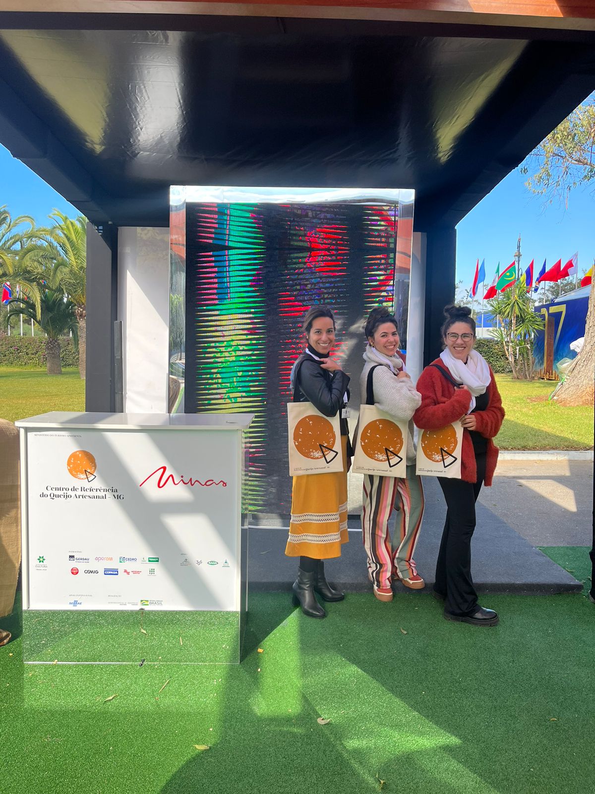 CRQA no Marrocos – Sarah Rocha, a chef Bruna Martins e sua souschef Ana Clara