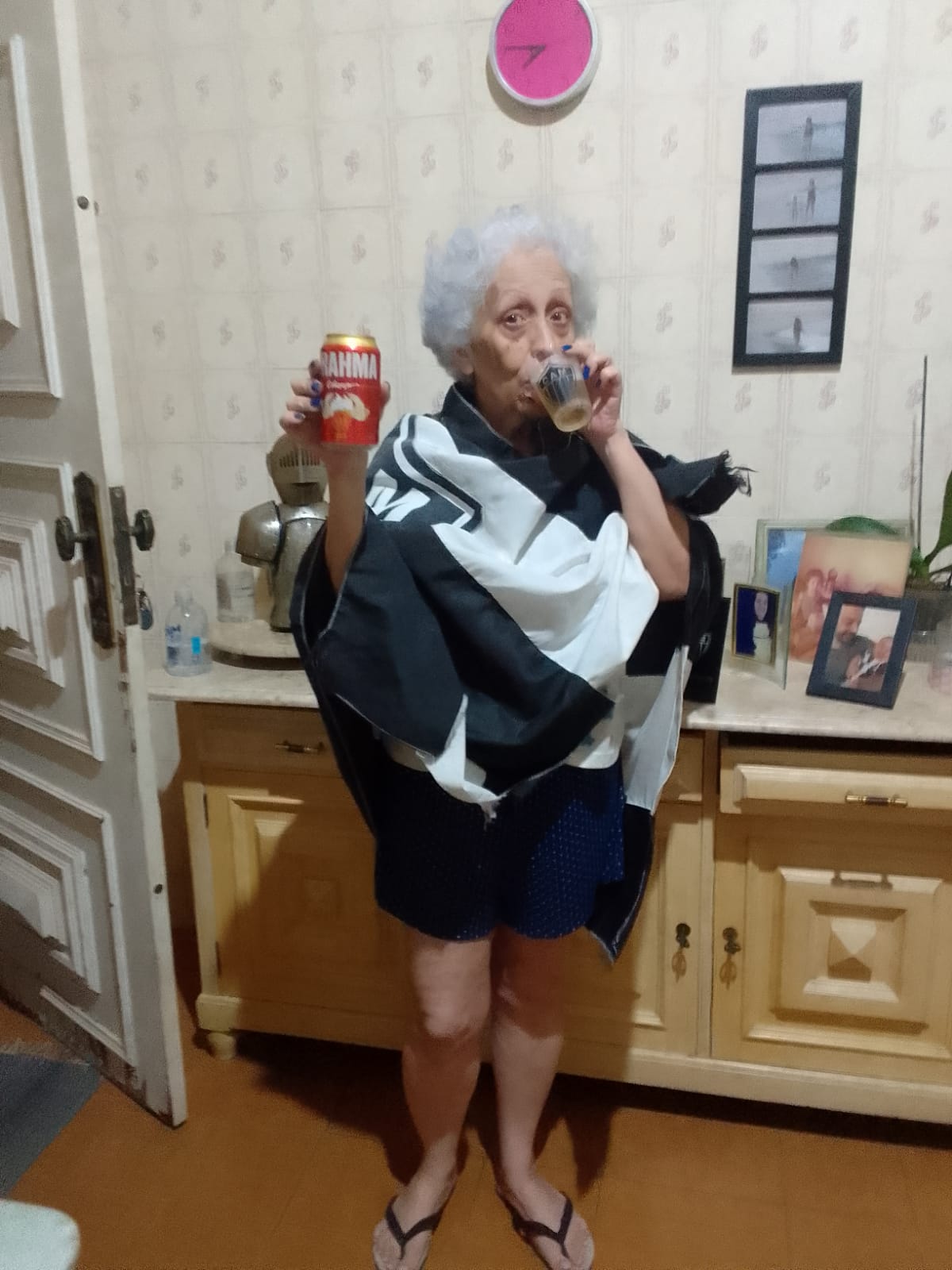 Myrza-tomando-uma-Brahma