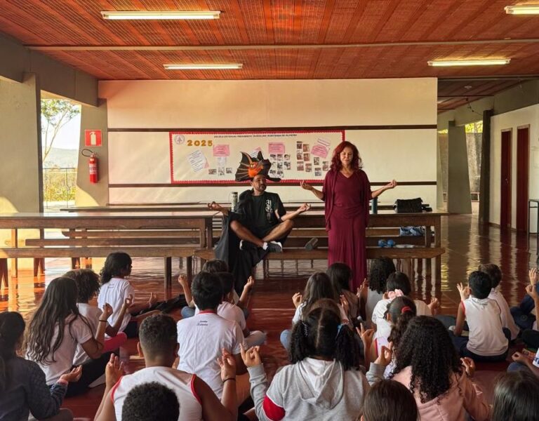 Artista plástica Zackia Daura leva o M. M. para as escolas
