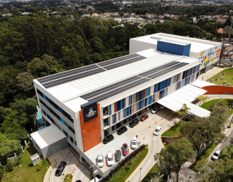 Rede de Ensino garante 100% de energia renovável nas unidades