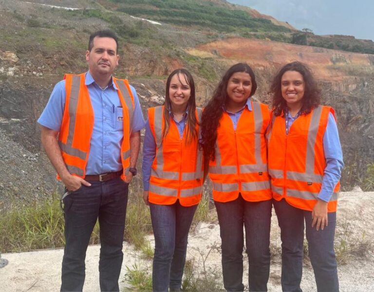 Jovens talentos a serviço do conhecimento, da prática