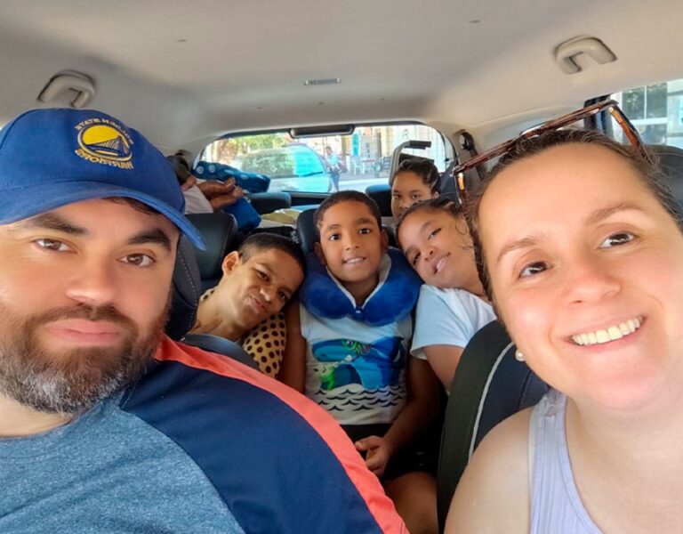 Adotado aos 18 anos, jovem com paralisia cerebral era conhecido como “garoto feliz do abrigo”