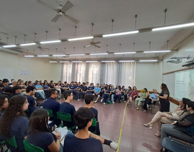 Colégio Marista Dom Silvério promove roda de conversa