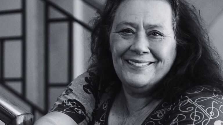 Morre Teuda Bara, fundadora do Grupo Galpão, aos 84 anos