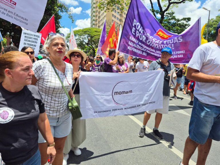 Levante Mulheres Vivas ocupa ruas e denuncia feminicídio
