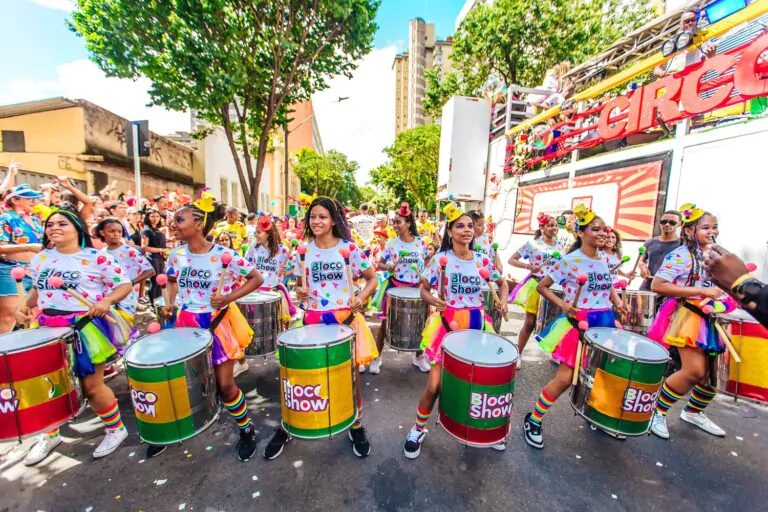 Jovens de BH formam bateria do Bloco Show