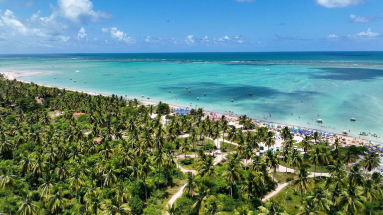 Maceió lidera crescimento de reservas de turistas estrangeiros no Brasil, aponta Civitatis