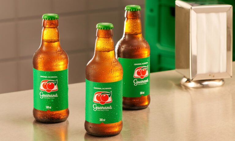 Guaraná Antarctica relança garrafa com Ivete