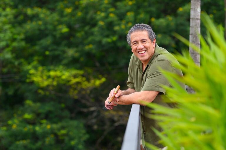 Altemar Dutra Jr. se renova nos palcos nos 30 anos de carreira