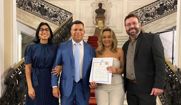 Valéria Ribeiro recebe honraria e se destaca na gestão