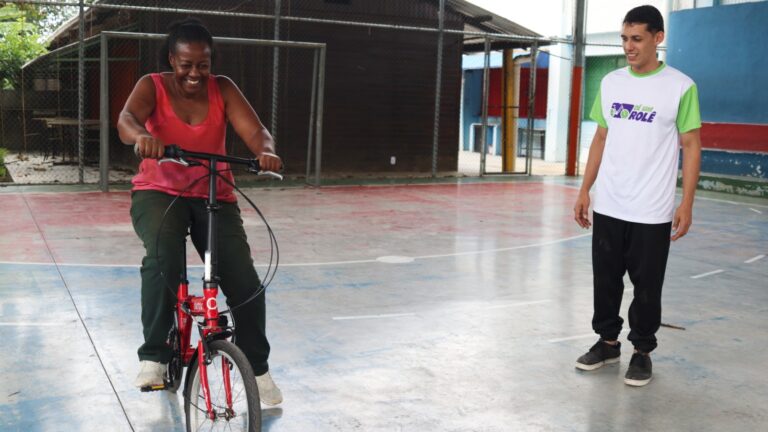 Projeto “Dê um Rolê” ensina a população a andar de bike