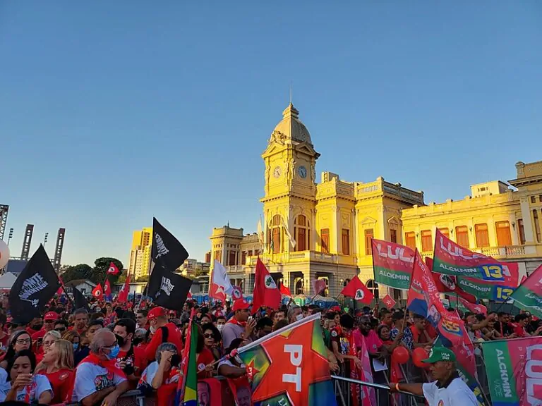 Lula leva campanha a BH na primeira semana das eleições