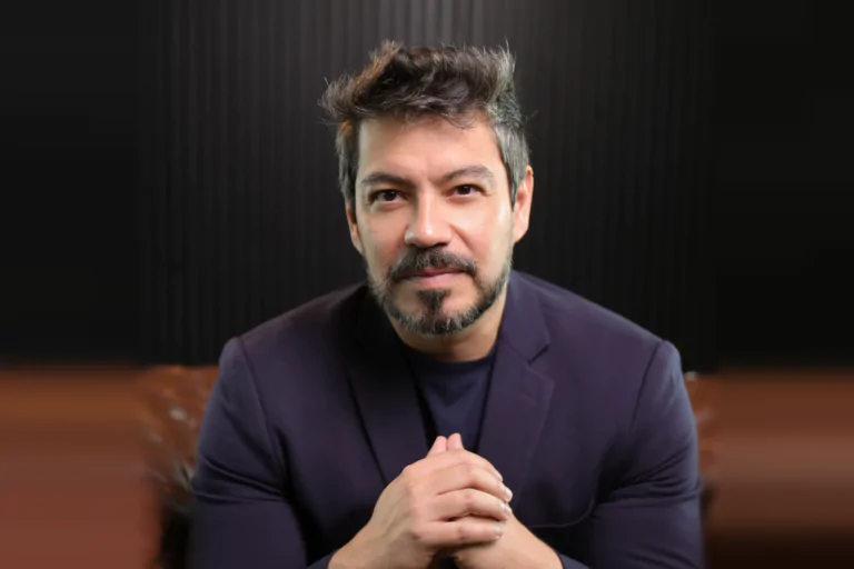 Daniel Freitas lança “Abandonei Tudo Para Não Me Abandonar”