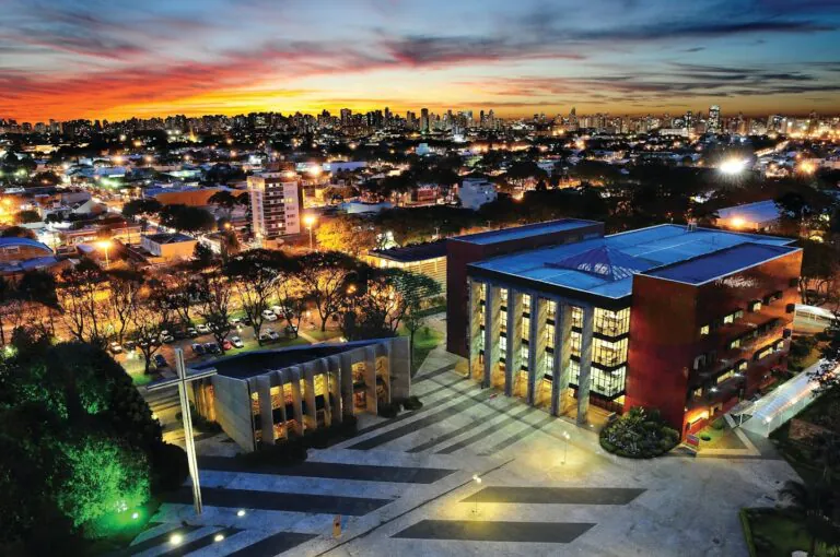 Universidade oferece curso gratuito de IA para Jornalistas