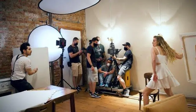 Cesar Raphael e Nicole Olmedo na gravação do longa2_Divulgação Lumiart