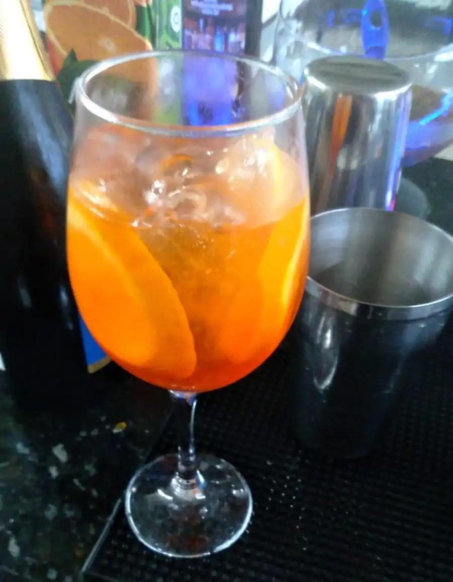 Gin-tropical—Drinks-e-Drinks-Eventos