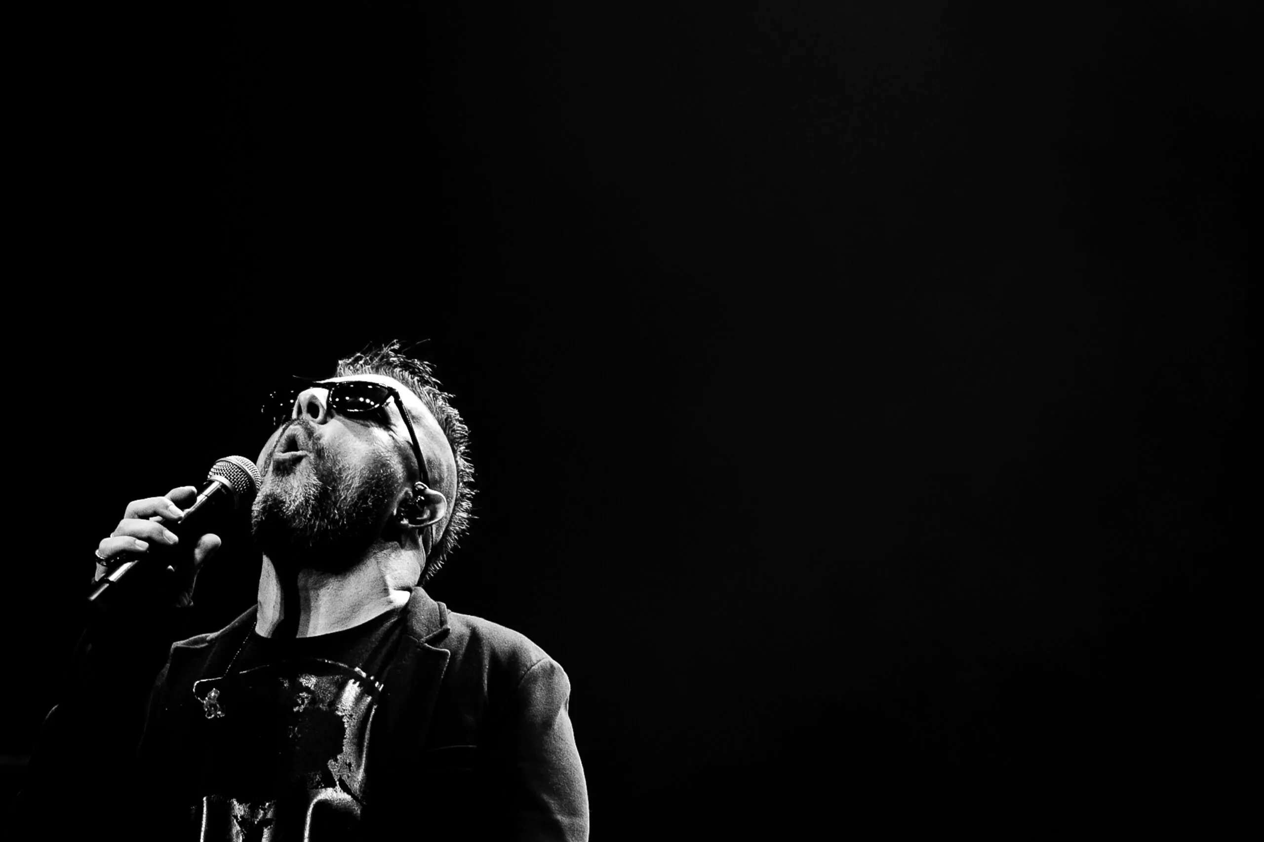 Bauxita, vocalista da Buena Vista Soul Band – Foto por @jpsofranz