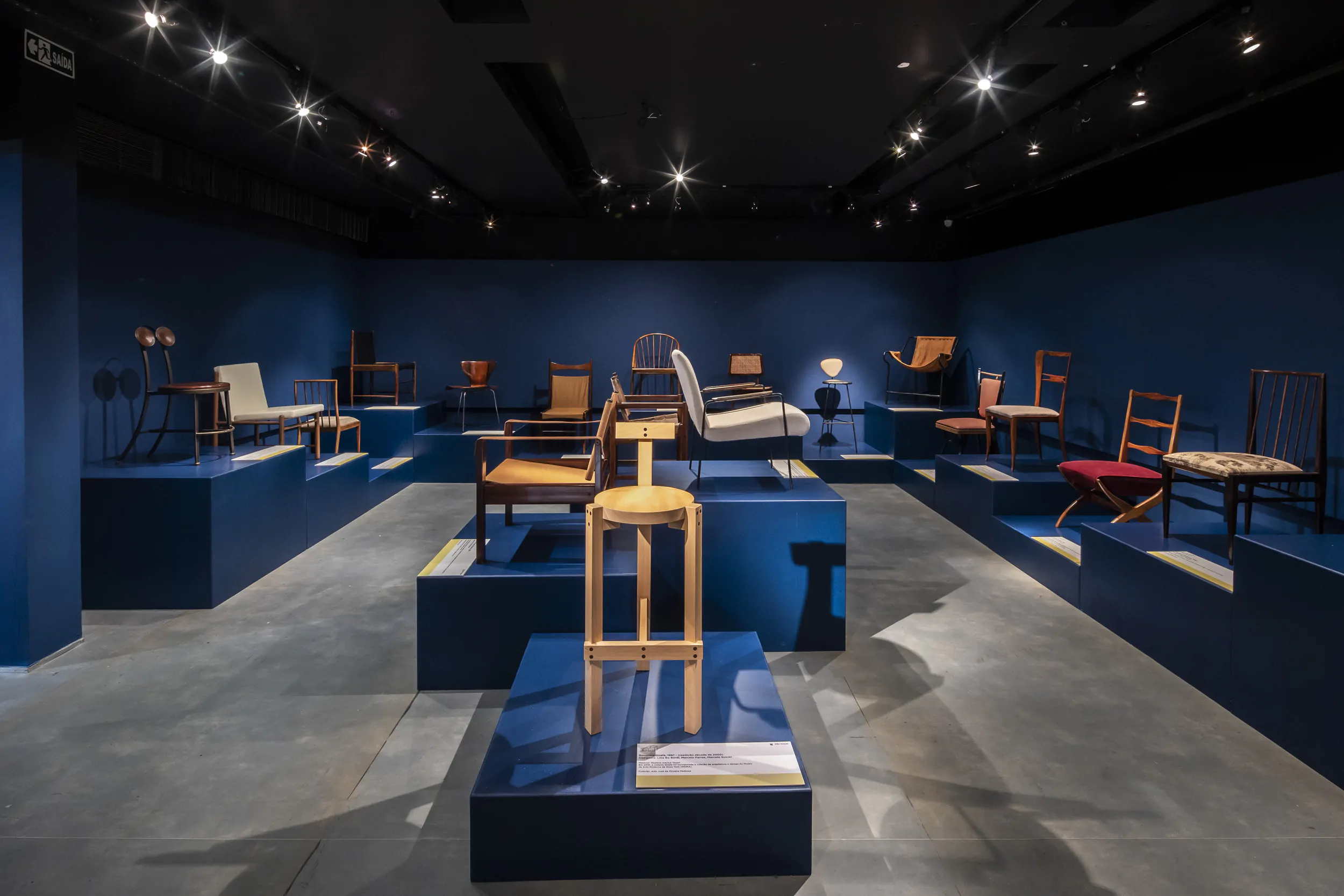 Exposição Pioneiros do Design Brasileiro - Cadeiras Modernistas na Casa Fiat de Cultura_crédito Leo Lara (2)