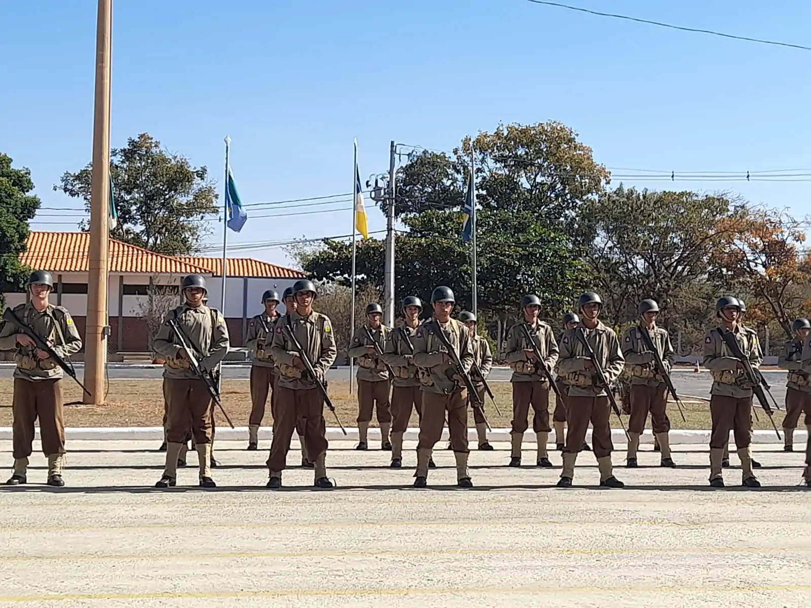 Militares do 55º Batalhão de Infantaria vestidos com uniforme do Brasil da Segunda Guerra Mundial
