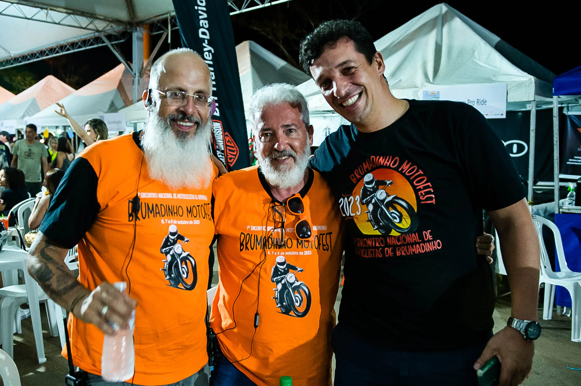 Geraldo Juliani, (Gê) e Antônio Carlos Caldeira (Tunico) do Vem pro Ride com Marcelo Martins, analista institucional da Vale