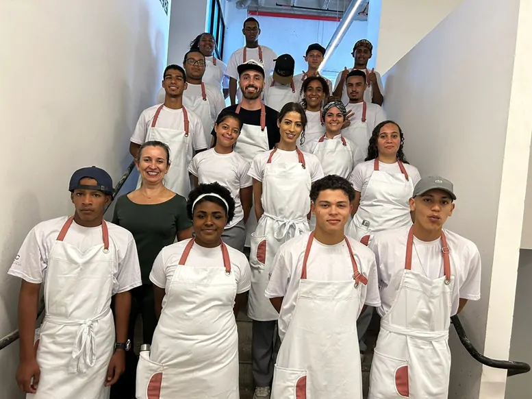 Alunos INHAC com Leo Paixao1