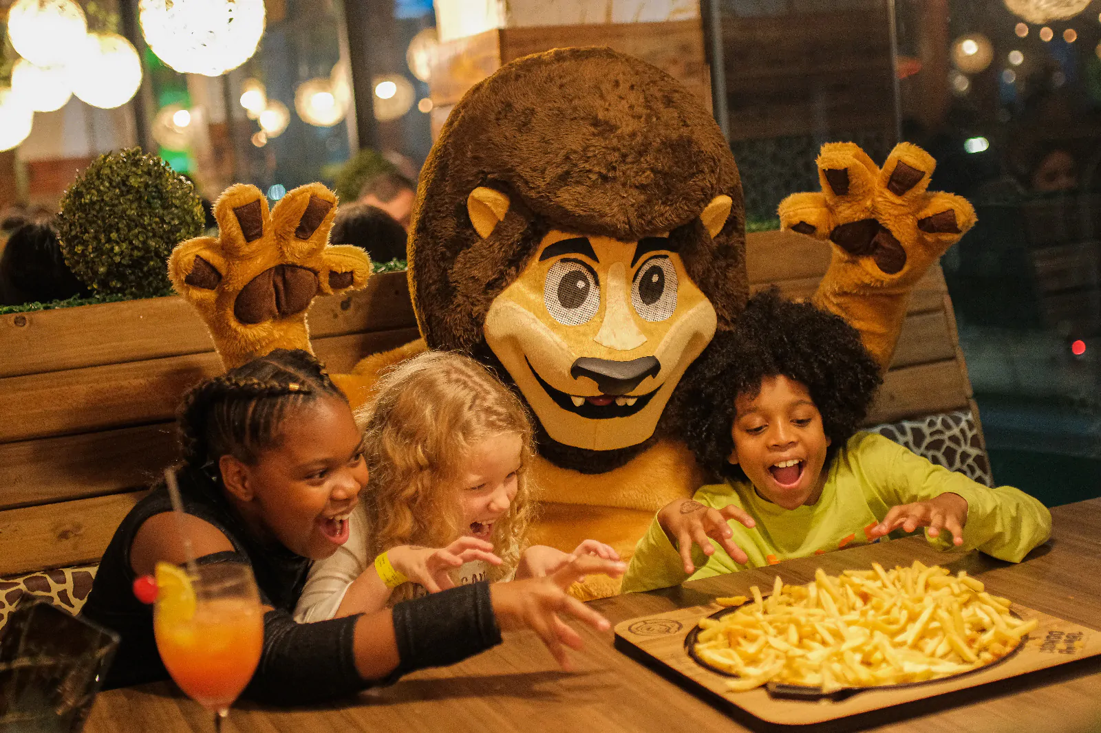 Betim abrirá nova unidade da Mundo Animal Lanchonete Temática