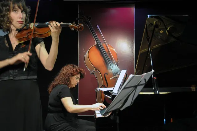 1074453 Daniel Protzner