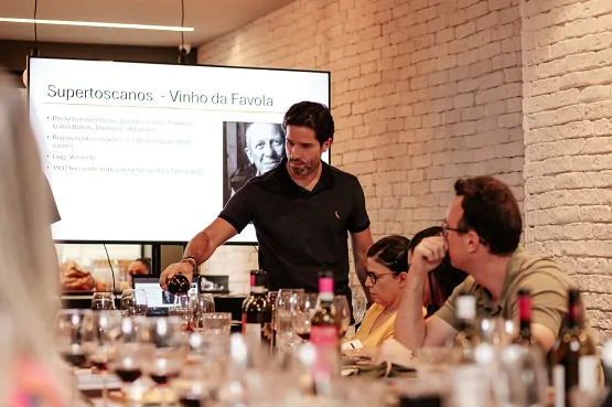 TÔNICA chega ao Lourdes com cara de confraria