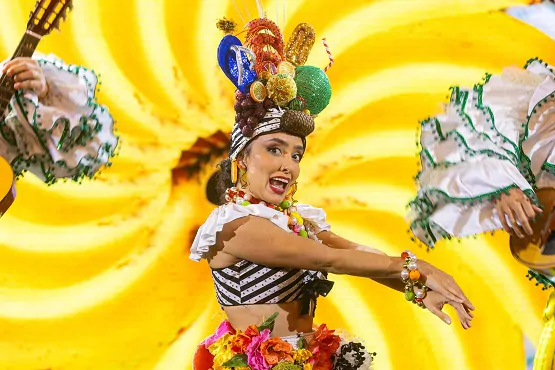 Roxy Dinner Show - cena Carmem Miranda - Rafael Catarcione