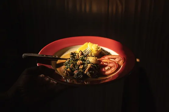 LAMBIDA reúne receitas, histórias e memórias de cozinheiras de BH