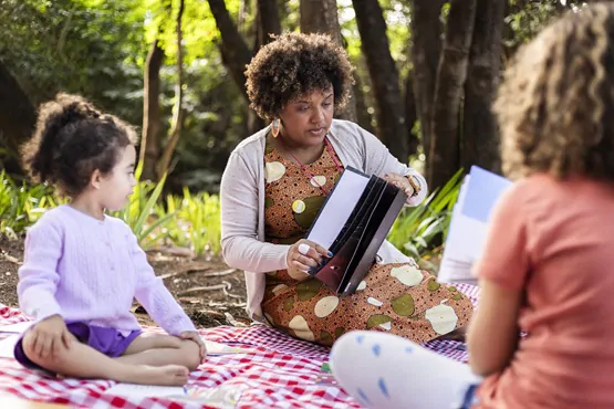 piquenique literário na pracinha - tanto mar fotografia 3